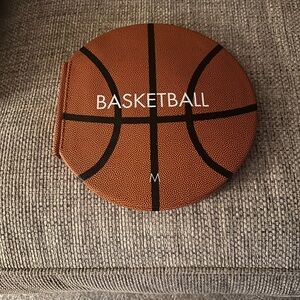 Basketball - fundamentals of the game and all the greats